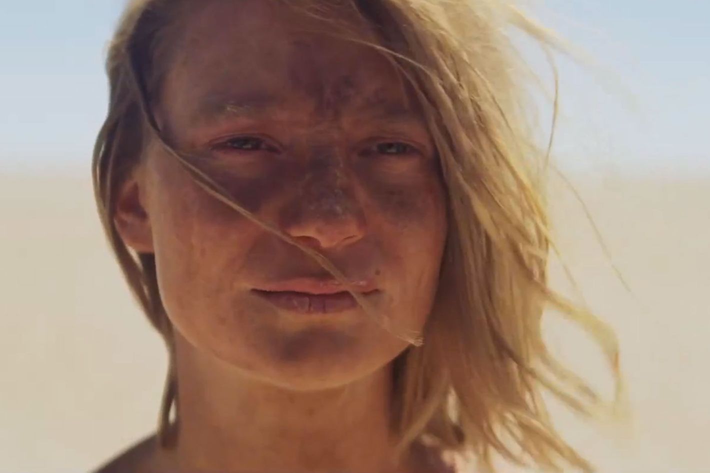 Mia Wasikowska page (@miawupdates) / Posts / X, image size:1420x946