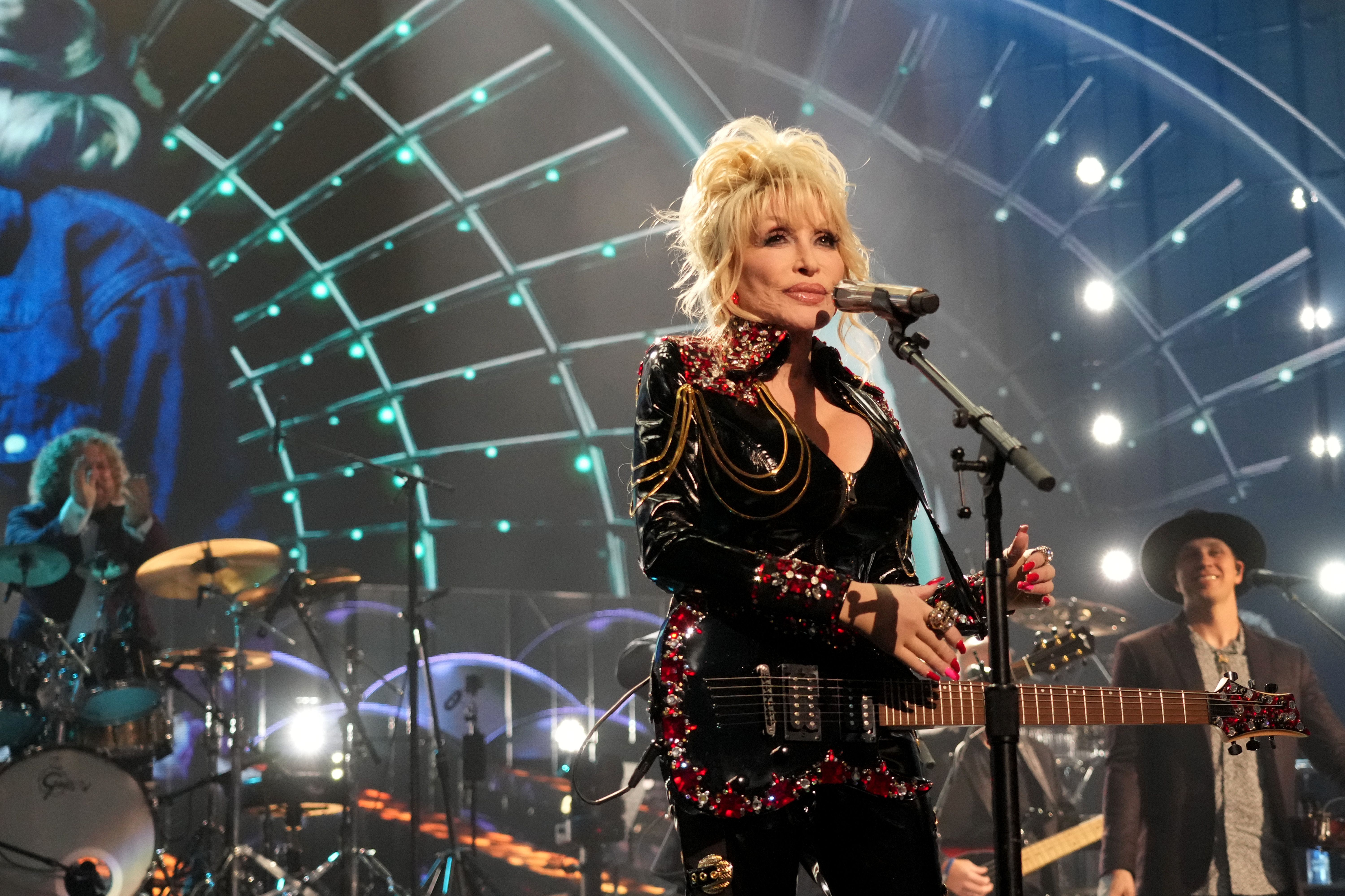 Rock Hall of Fame 2022: Dolly Parton Full Speech & Song