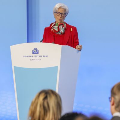 Christine Lagarde Sees the West in Decline Amid Ukraine War