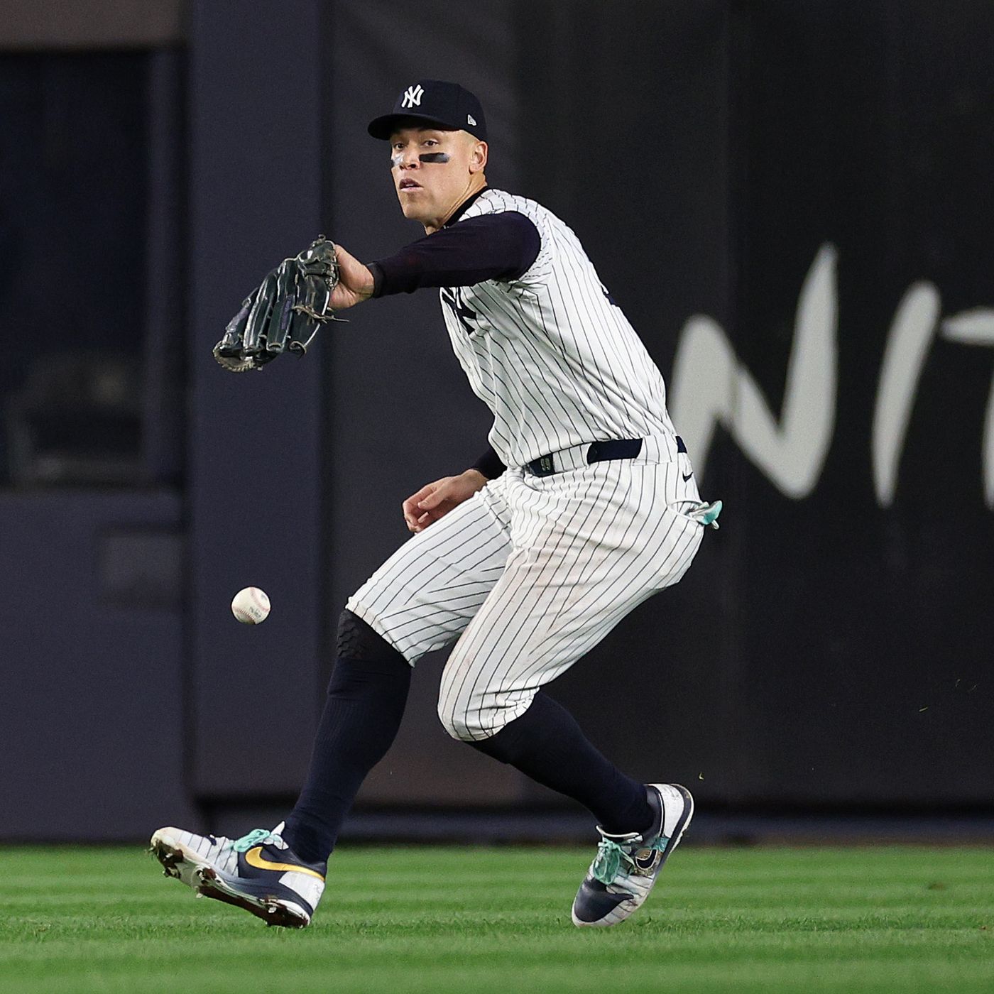 Nike New York Yankees Nike Official Replica Jersey