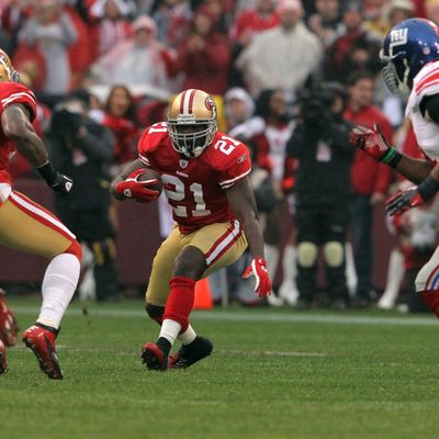 SAN FRANCISCO, CA - JANUARY 22: Frank Gore #21 of the San Francisco 49ers runs the ball against the New York Giants during the NFC Championship Game at Candlestick Park on January 22, 2012 in San Francisco, California. (Photo by Doug Pensinger/Getty Images)