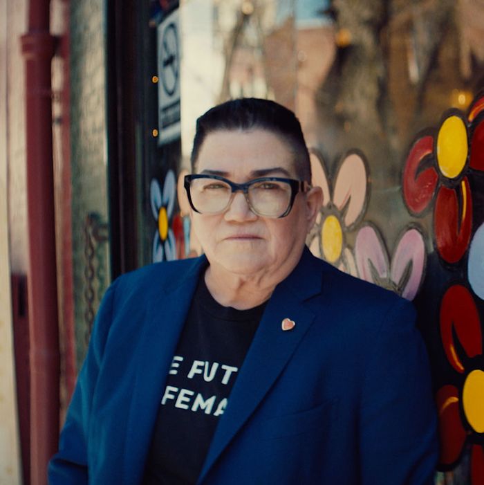 Lea DeLaria Walks Into a Dyke