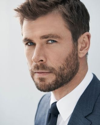 Chris Hemsworth Haircut (Detailed Look) | Heartafact