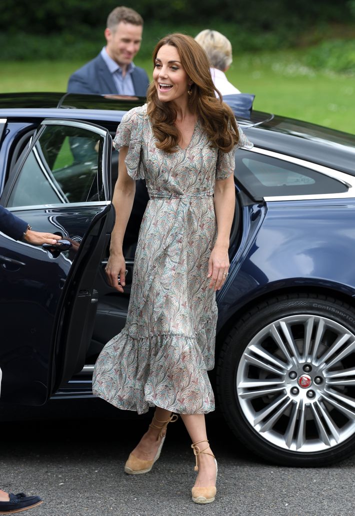 Suzannah Flippy Wiggle Dress in Green - Kate Middleton Dresses - Kate's  Closet