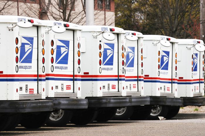 USPS 'heading in the right direction' with electric vehicles, but advocates  press for more