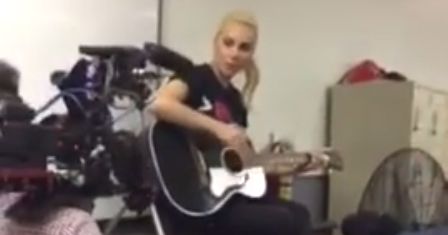 Lady Gaga Performed ‘Million Reasons’ at LGBTQ Homeless Center While ...