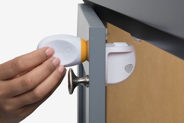 Safety 1st Adhesive Magnetic Lock System With 2 Locks and 1 Key