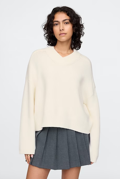 Gap CashSoft Cropped High V-Neck Sweater