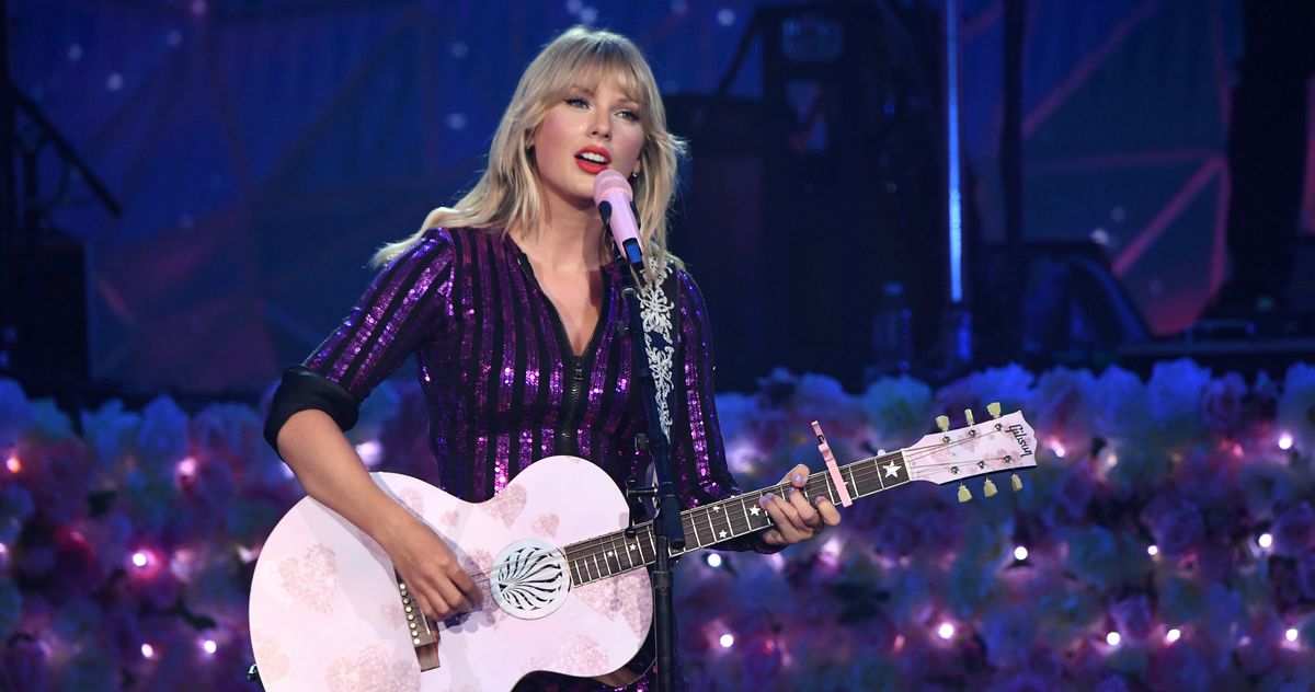 Taylor Swift is the first artist to sell more vinyls than CDs since 1987