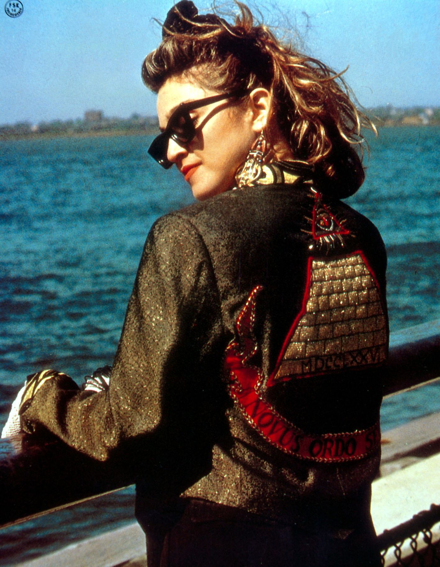 Desperately Seeking Susan (1985) Bras in public, layered crucifix  necklaces, lace gloves. Madonna set a trend that wom…