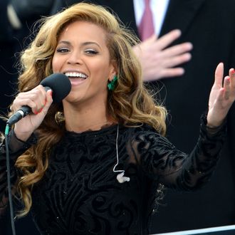 US singer Beyonce performs the National Anthem to conclude the 57th Presidential Inauguration ceremonial swearing-in of US President Barack Obama at the US Capitol on January 21, 2013 in Washington, DC.