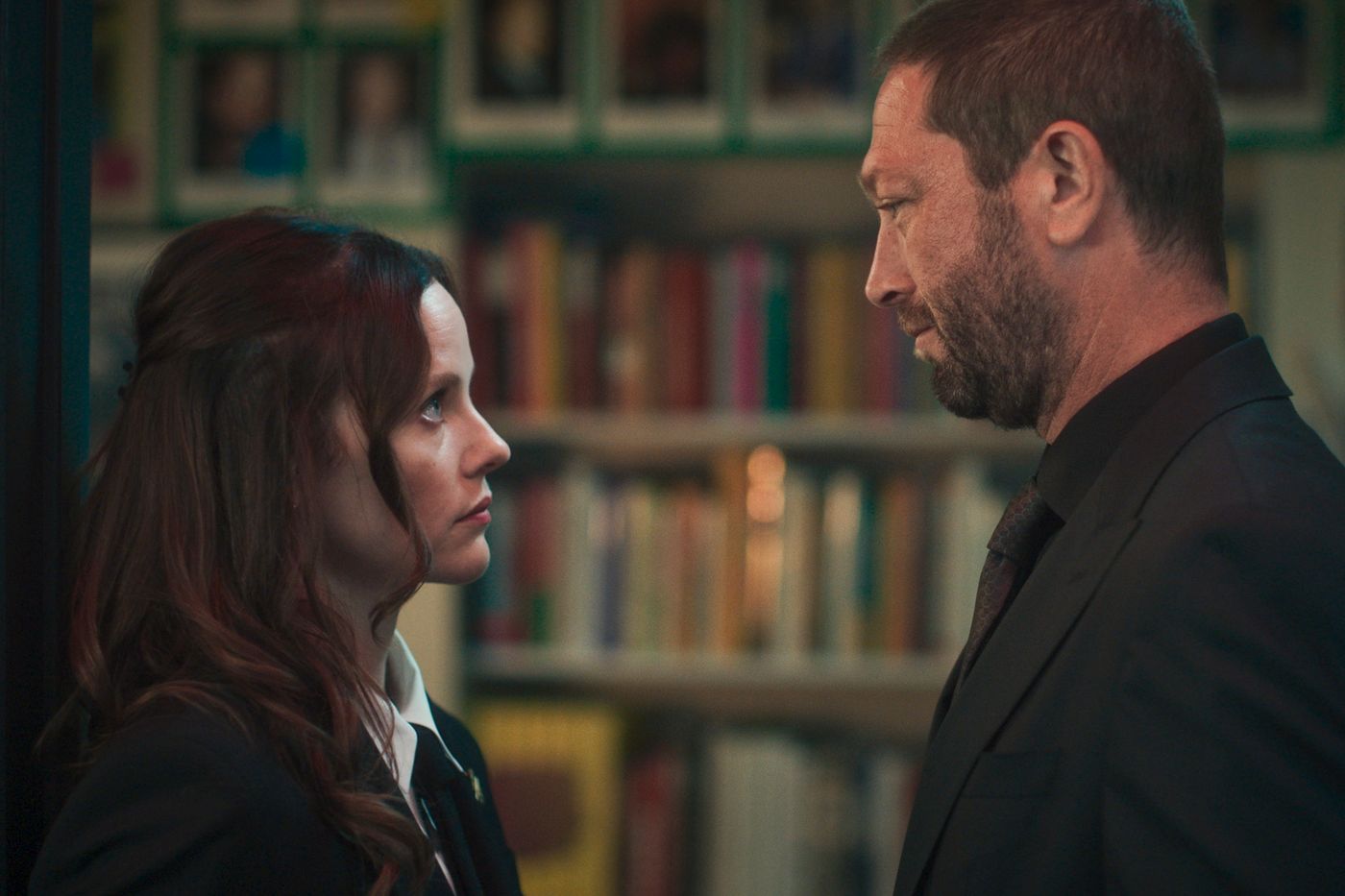Sparks fly between Richie and Jess in their new roles at The Bear. 