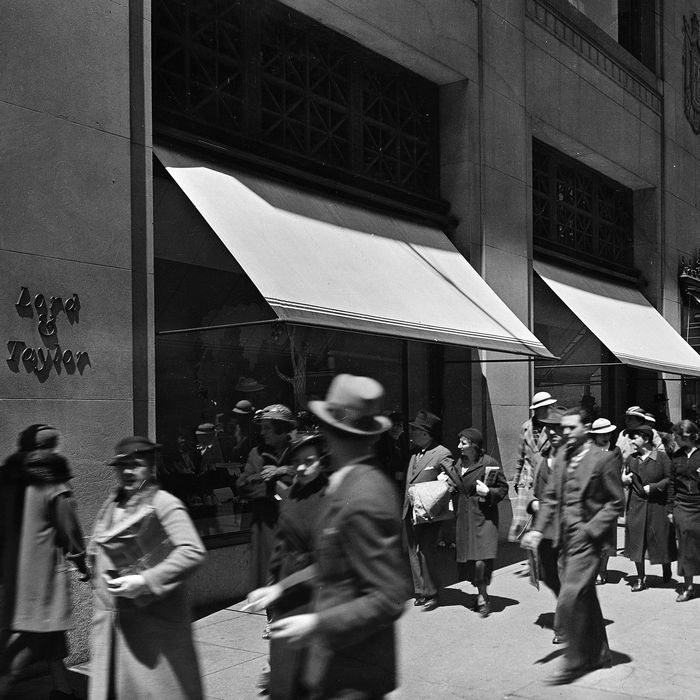 Lord & Taylor at 38th Street and Fifth Avenue on May 15, 1935.