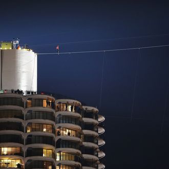 CHICAGO, IL - NOVEMBER 02: Tightrope walker Nik Wallenda starts out on his wire walk from Marina City's west tower to the top of the 671-foot-tall Leo Burnett building on November 2, 2014 in Chicago, Illinois. The walk, which spans 454 feet, is the highest and steepest skyscraper walk in the history of the Flying Wallenda family. (Photo by Scott Olson/Getty Images)