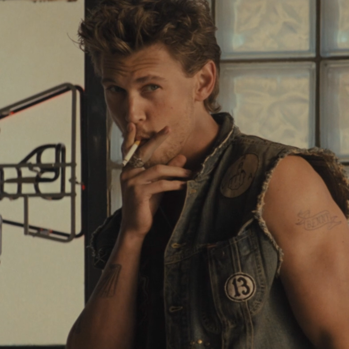 Will Someone Please Check on Austin Butler's Neck?
