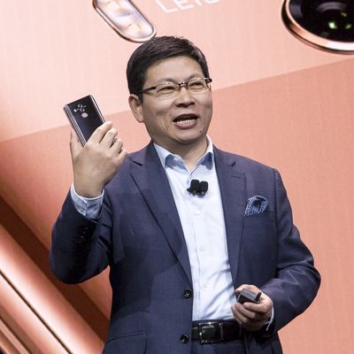 Huawei looking to become top smartphone manufacturer next year