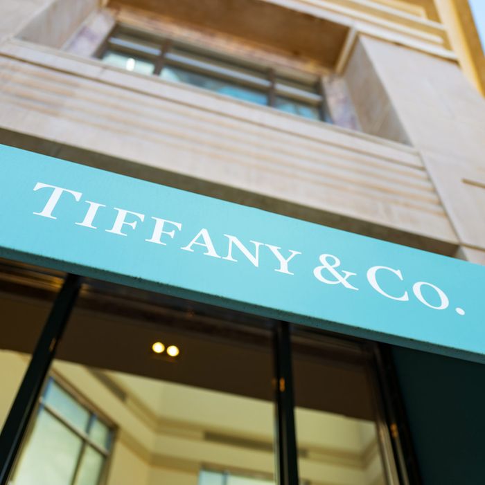 Luxury fashion giant LVMH to buy Tiffany for $16.2B