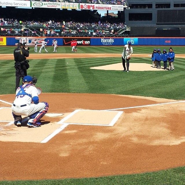 Watch Bill de Blasio Get Booed by Mets Fans, Throw a Pretty Good First ...