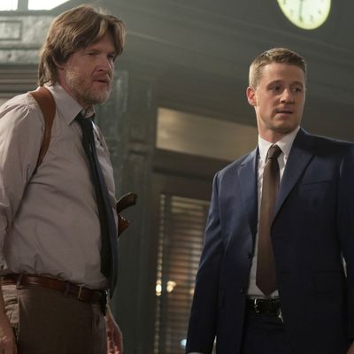 GOTHAM: Detectives James Gordon (Ben McKenzie, R) and Harvey Bullock (Donal Logue, L) address corruption within the GCPD in the 