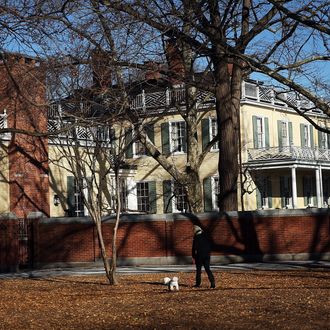 NEW YORK, NY - DECEMBER 12: A persdon walks a dog past Gracie Mansion on December 12, 2013 in New York City. Mayor-elect Bill de Blasio announced on Wednesday that his family would move from their Brooklyn row-house to Gracie Mansion in Manhattan. The current mayor, Michael Bloomberg, has chosen not to live in the Upper East Side mansion preferring his townhouse instead. (Photo by Spencer Platt/Getty Images)