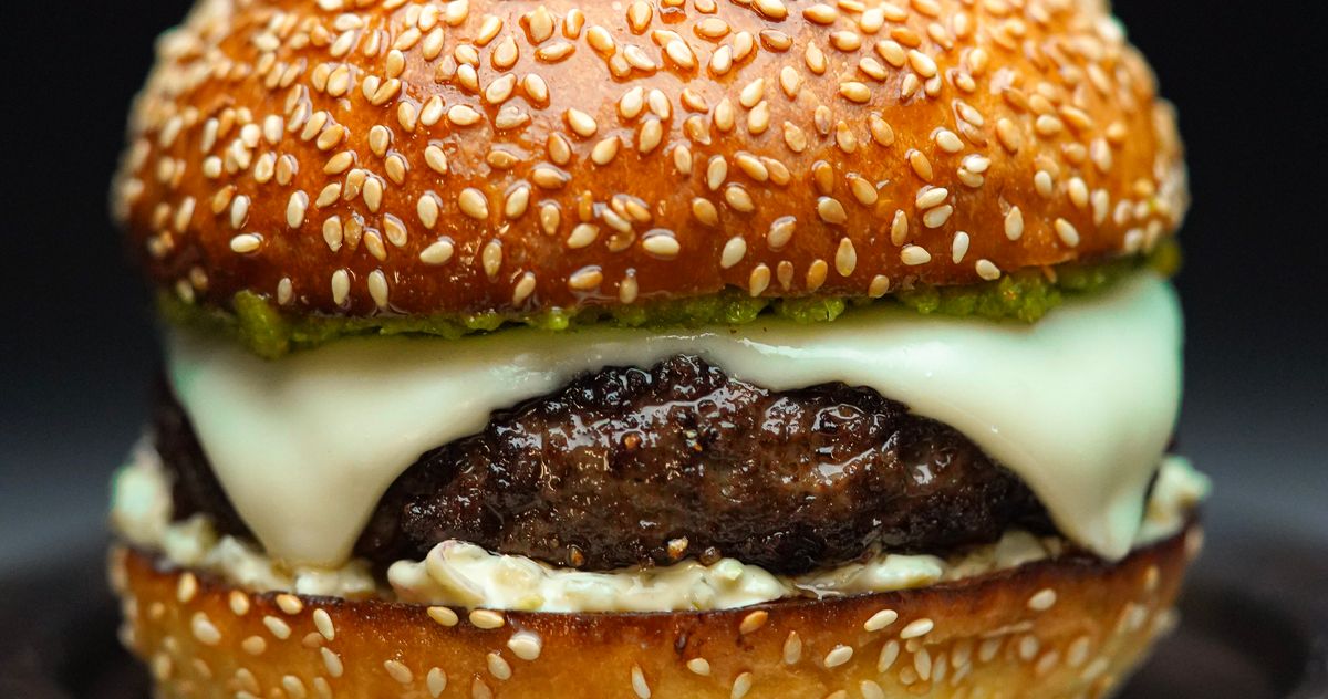Can 12 Perfect Burgers Still Draw a Huge Crowd?