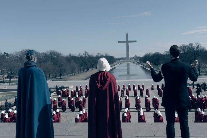 What the scene looked like before handmaids were added along the Reflecting Pool.