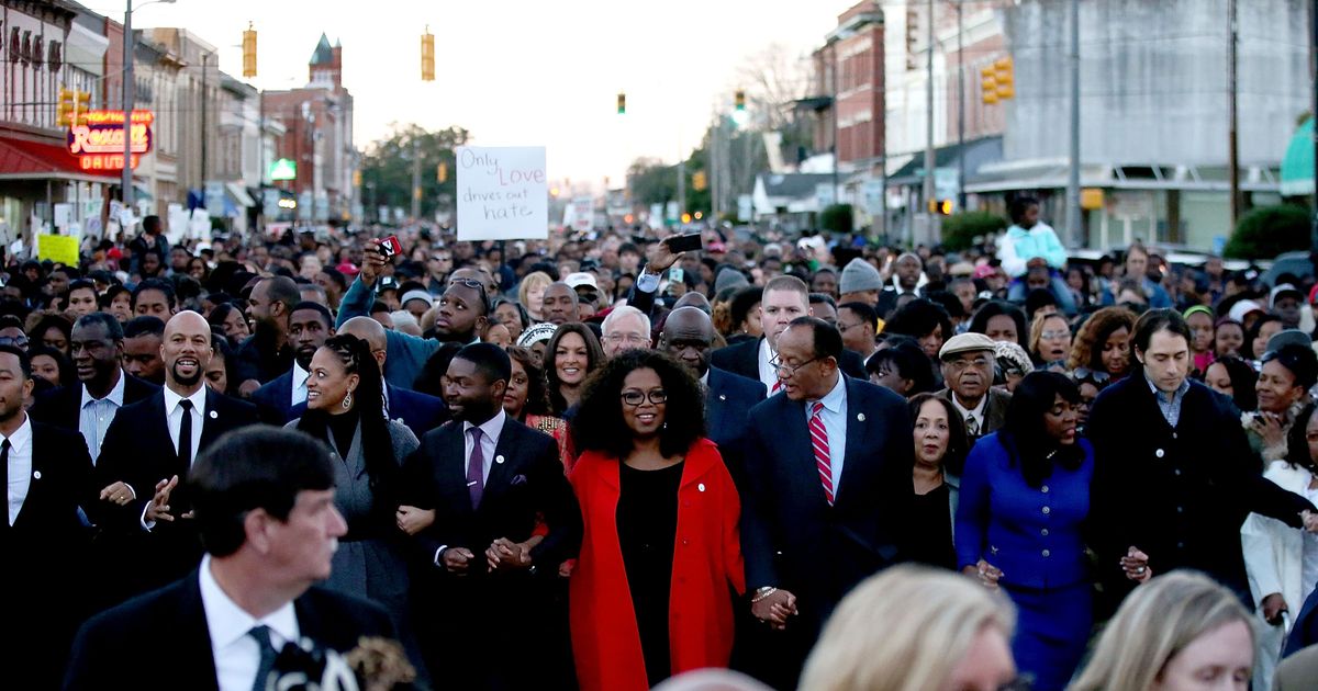 奧普拉·溫弗瑞（Oprah Winfrey）和塞爾瑪演員伴侶在阿拉巴馬州遊行參加MLK Day