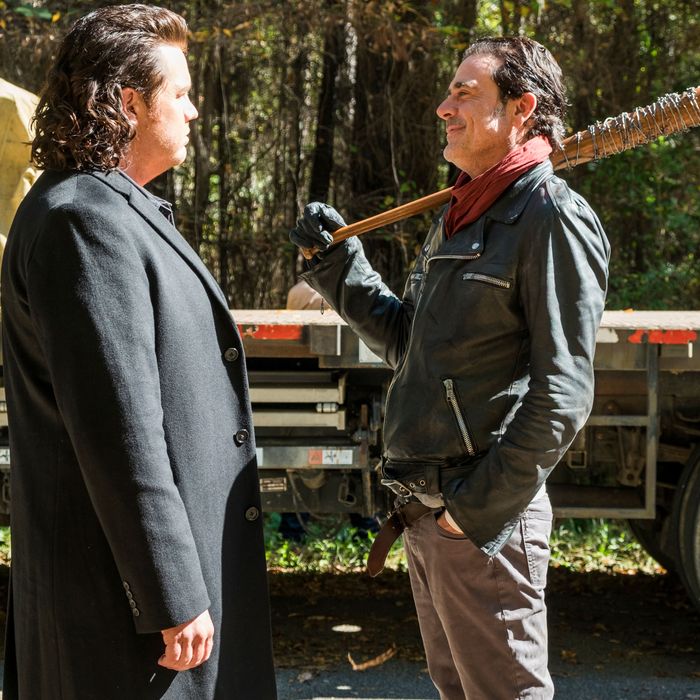 Finde på uddanne kurve The Walking Dead Season 7 Finale Recap