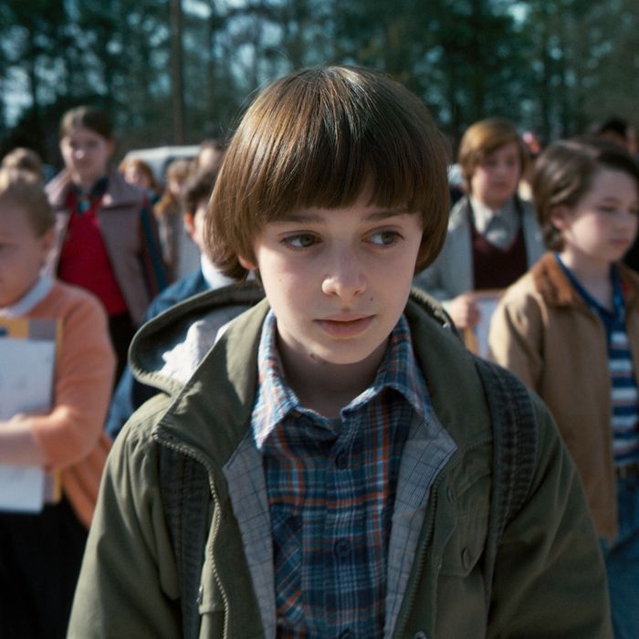 stranger things season 2 episode 1 streaming