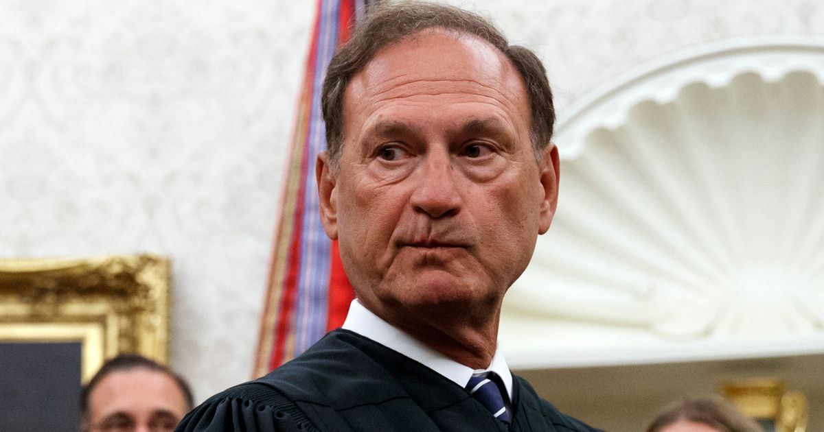 Alito Repeatedly Blames Wife for Flag Controversy in Letter