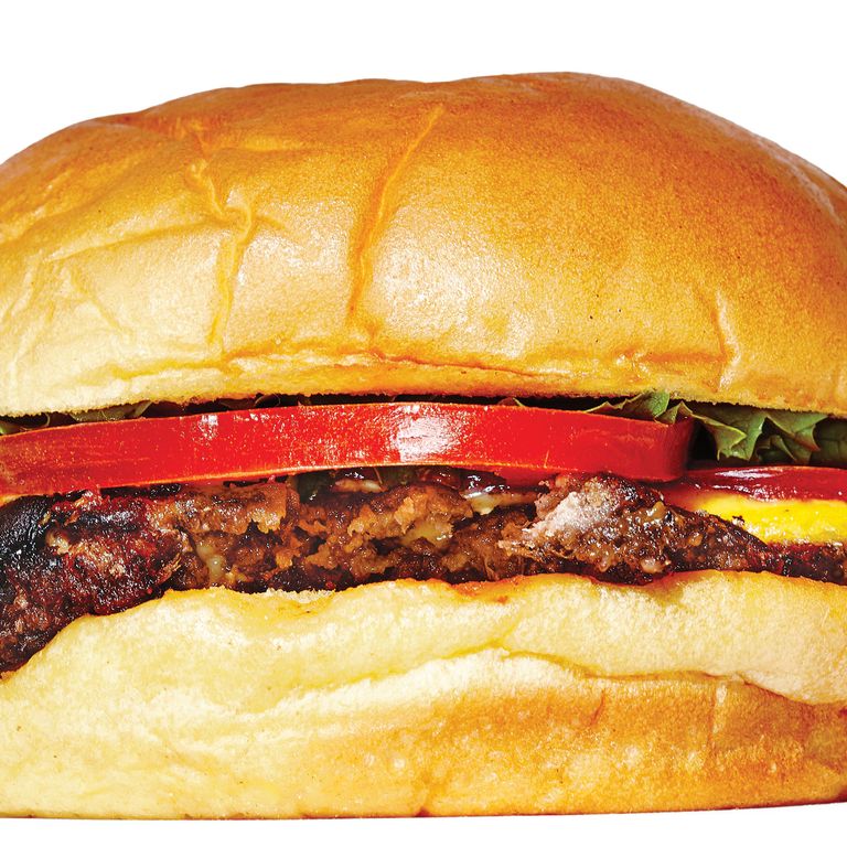 Shake Shack的沙克尔汉堡(Shackburger)，售价5.19美元。最初，它只是一辆弹出式热狗车，如今已发展成为快速休闲的巨无霸。你已经知道它的比例是完美的，它的结构是坚固的。值得注意的是，无论你在哪里找到它——从花旗球场到拉斯维加斯的米高梅酒店。