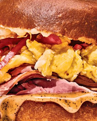 Cheesy Scrambled Eggs & Bacon Breakfast Sandwich - Martin's Famous Potato  Rolls and Bread