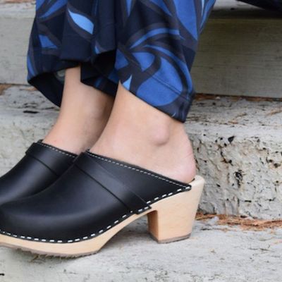 Swedish clogs in leather with comfortable heel and strap | Made in Italy