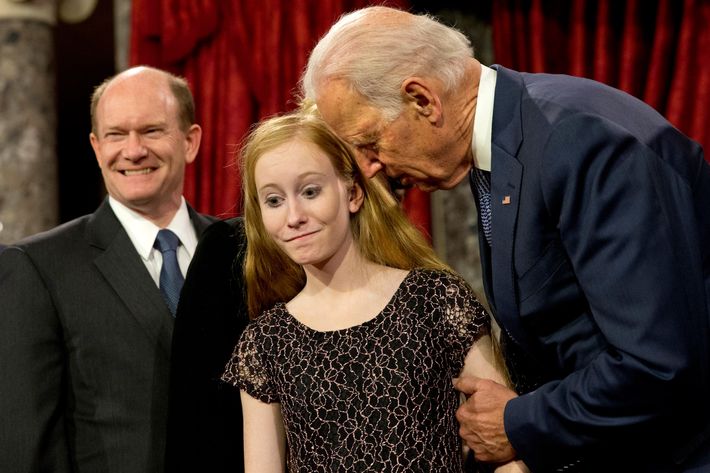 cfc48b1a4db7fa48e9659115a6097e7eb6-17-joe-biden-maggie-koons.h473.w710.jpg