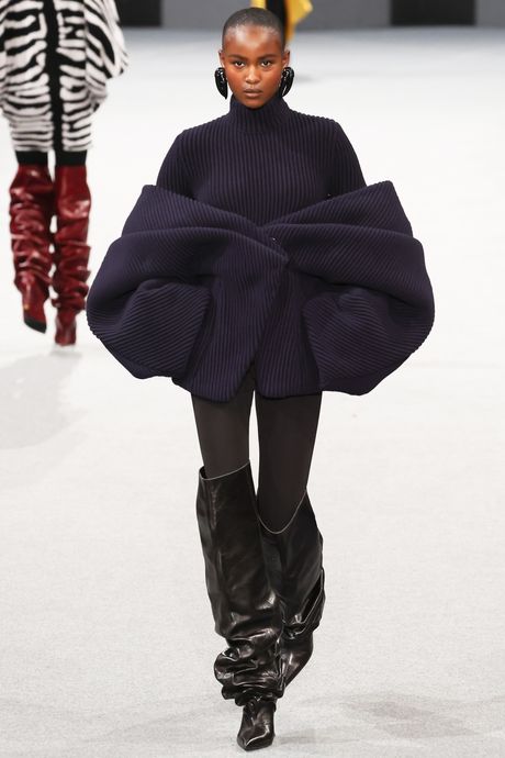 Balmain: Runway - Paris Fashion Week - Womenswear Fall/Winter 2025-2026