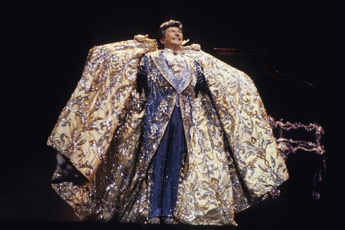 99c81cee8cdfff4aa5db796648ee9525ea-24-liberace.rhorizontal.w700.jpg