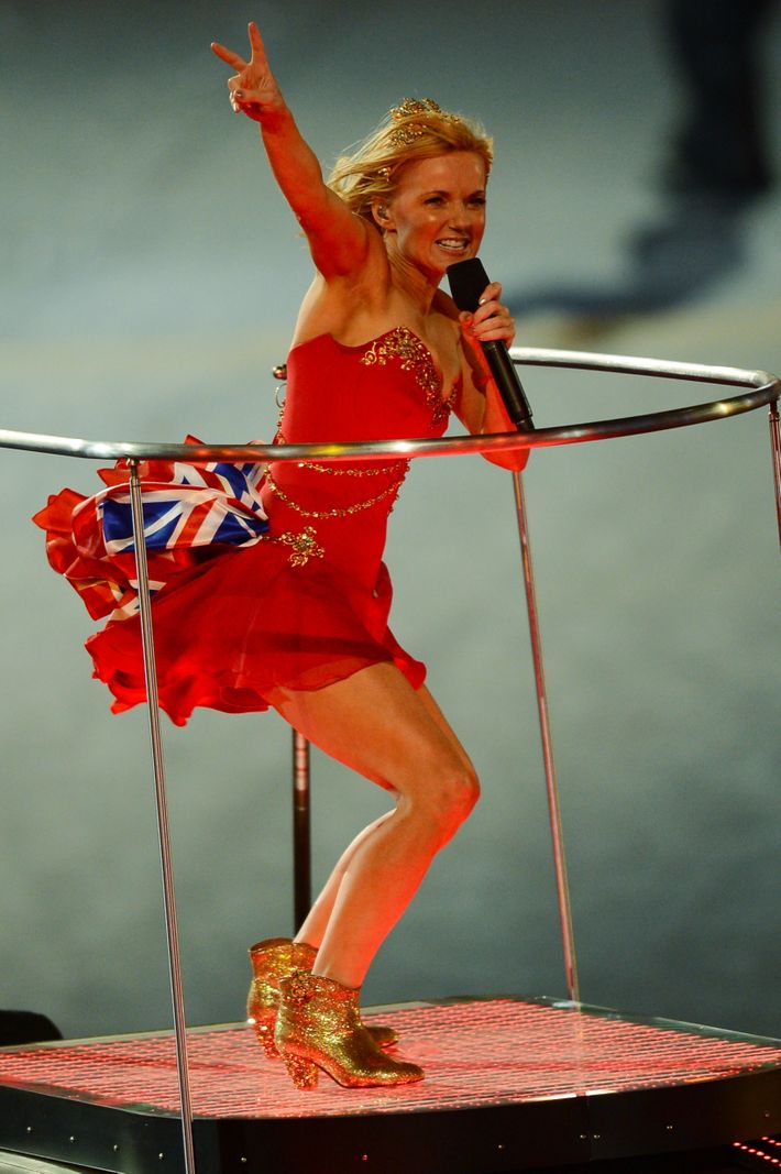 Victoria Beckham Did, in Fact, Wear Giles Deacon to the Olympic Closing ...