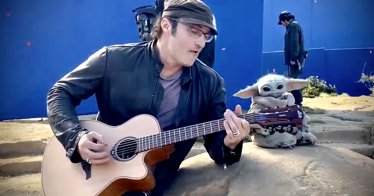 Baby Yoda dances to the guitar of Robert Rodriguez