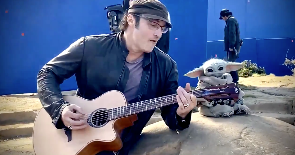 Baby Yoda dances to the guitar of Robert Rodriguez