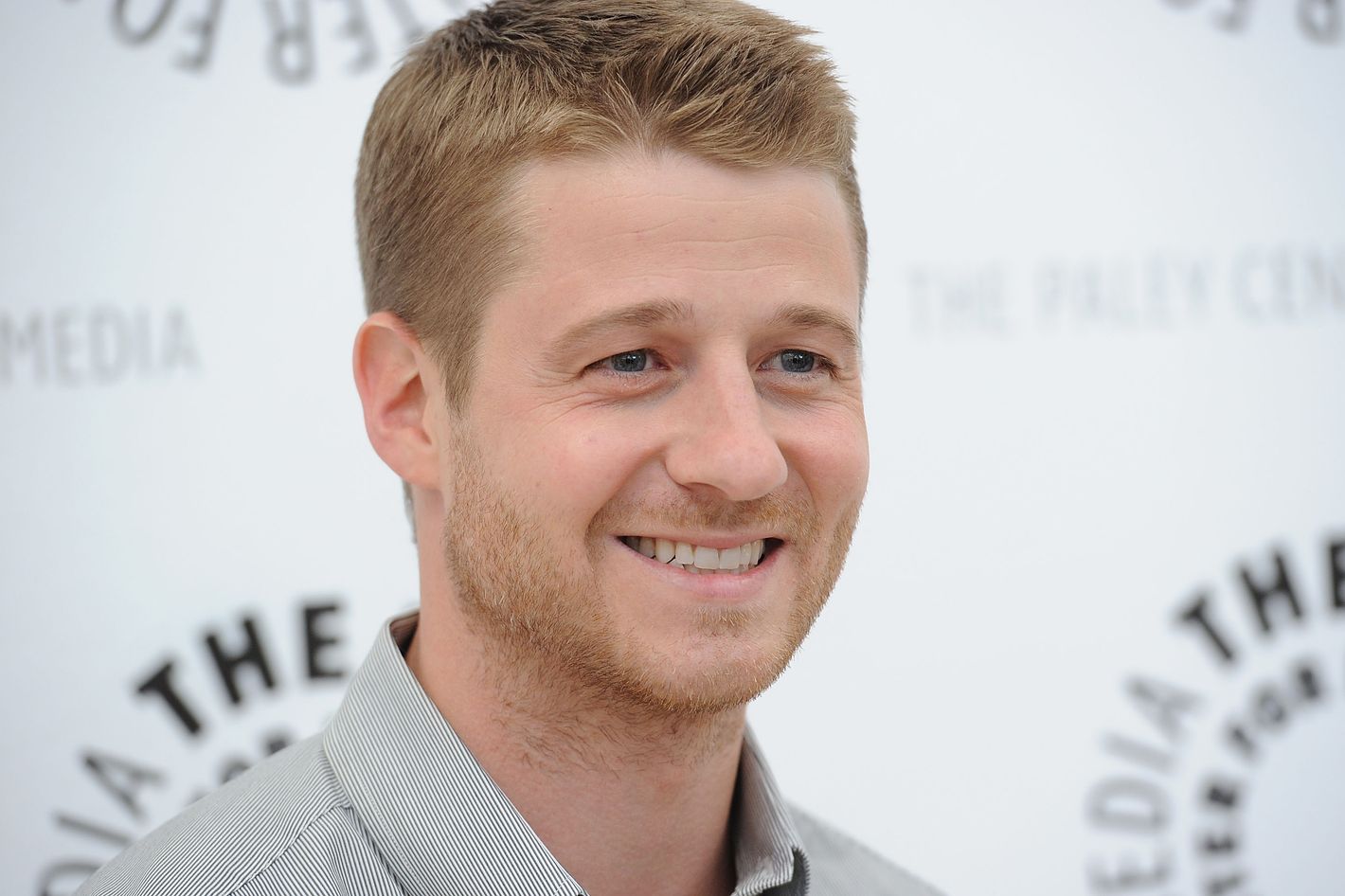 Ben Mckenzie Is Gotham S Detective James Gordon