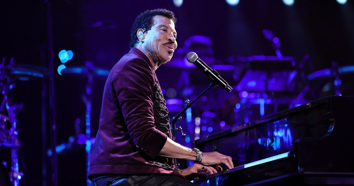 Lionel Richie will be honored at the 2022 American Music Awards

 | Biden News