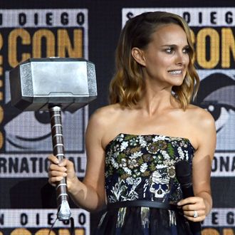 Thor: Love and Thunder' Ending Explained — How Natalie Portman Became The  Mighty Thor