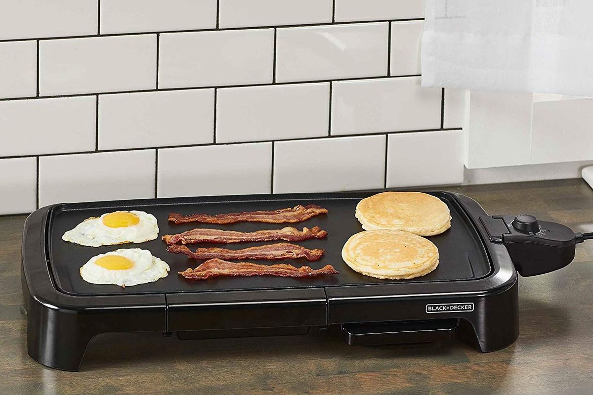 LIVIVO Teppanyaki Grill Extra Large Solid 1800W Electric Griddle with Wooden Spatulas and Egg Rings for Fun and Healthy Tabletop Dining Extra Large