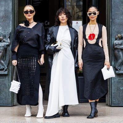 Street Style - Paris Fashion Week - Womenswear Fall Winter 2023 2024 : Day Nine