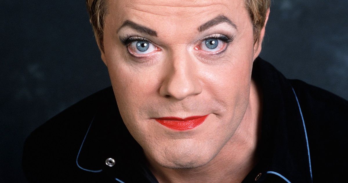 High heel wearing eddie izzard surprises resident by turning up on doorstep urging her to vote labour