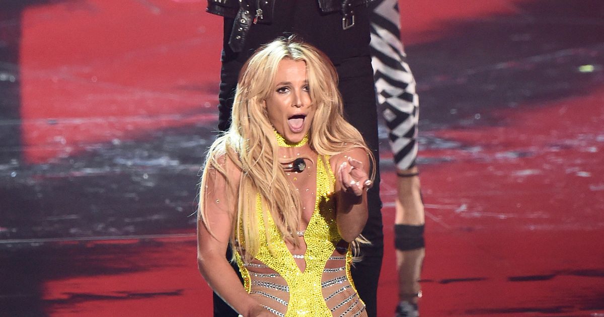 Watch Britney Spears Return to the VMAs Stage With ‘Make Me’