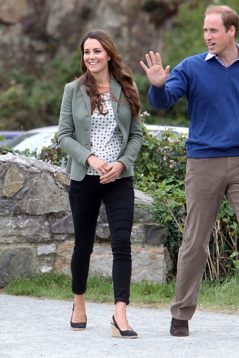  Catherine, Duchess of Cambridge and Prince William, Duke of Cambridge attend the start of  The Ring O’Fire Anglesey Coastal Ultra Marathon on August 30, 2013 in Holyhead, Wales. 