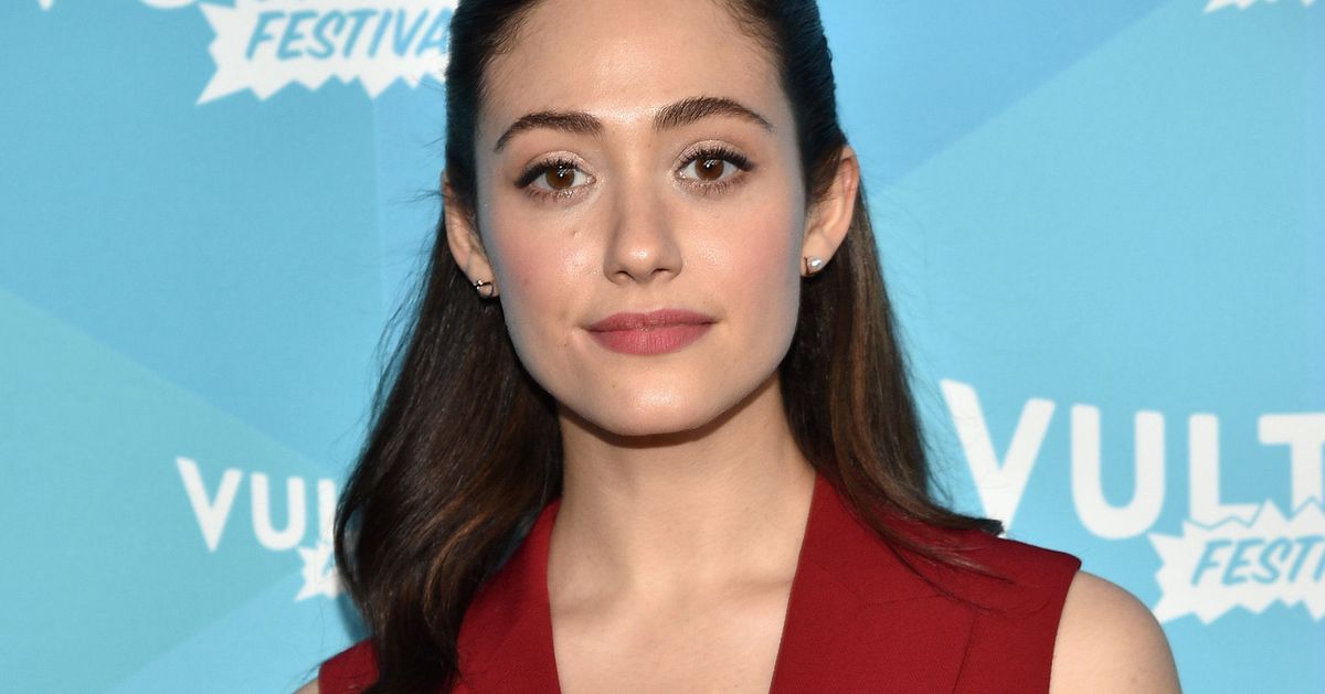 艾美羅森 (Emmy Rossum) 曾被要求穿比基尼去見一位導演，以便他批評她的體重