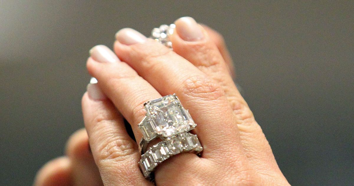 fossiel Origineel Uitstekend Kim Kardashian's Cursed Engagement Ring for Sale