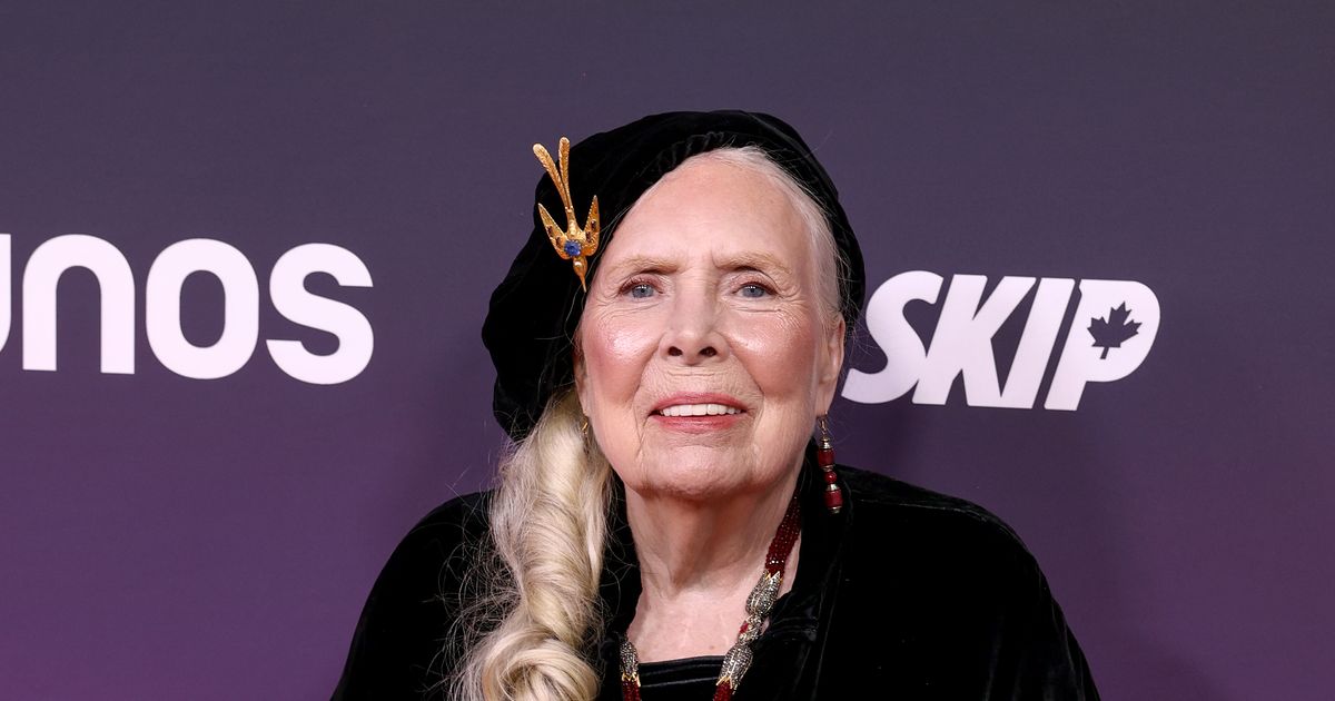 Joni Mitchell Is Officially a United States Citizen